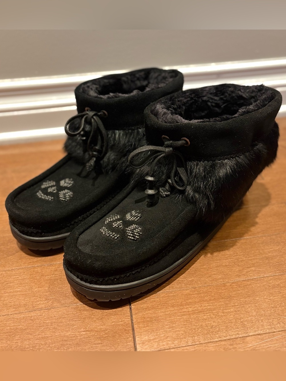 Manitobah Mukluks Keewatin Ankle Boots Black Suede Fur Bear Paw Beaded Design